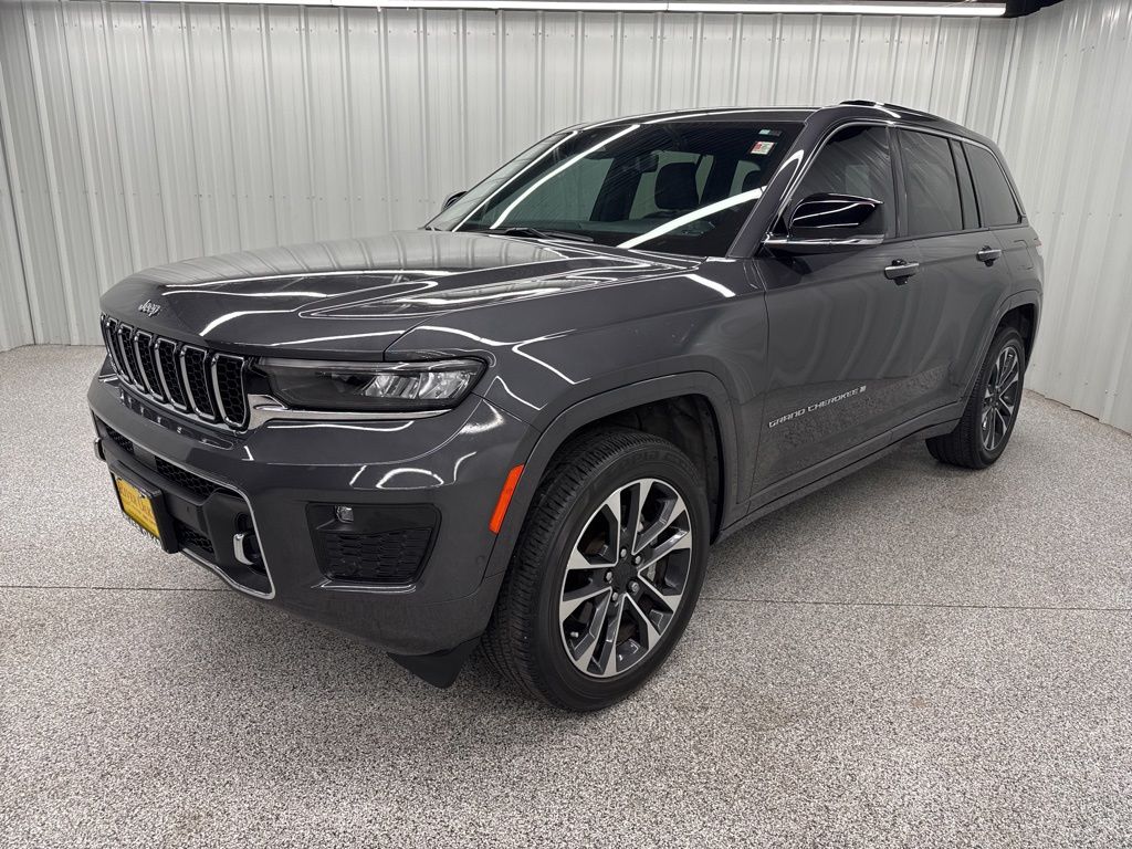 2022 Jeep Grand Cherokee Overland - 2