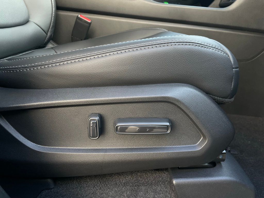 Thumbnail: 2025 Honda Pilot - 30