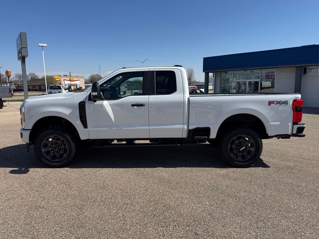 New 2026 Oxford White Ford XL image 3