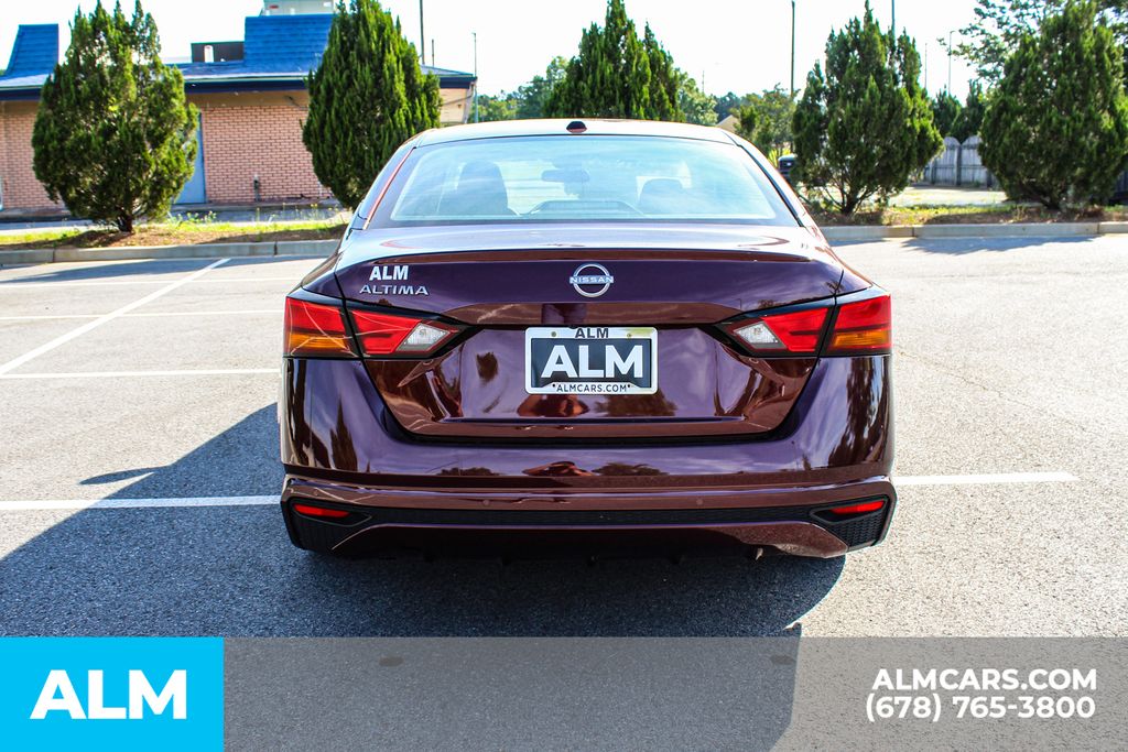 Used 2025 Red Nissan 2.5 SV image 10