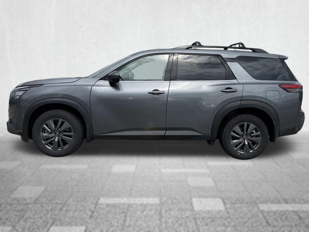 View vehicle photo 2