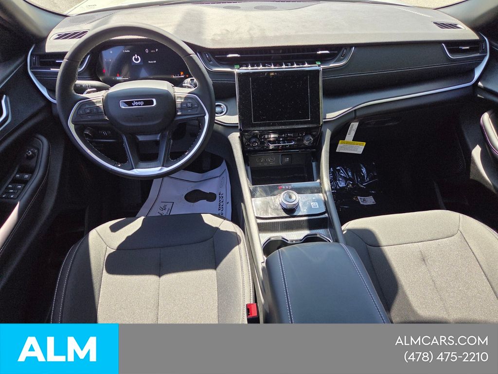Used 2025 Silver Jeep Laredo image 11