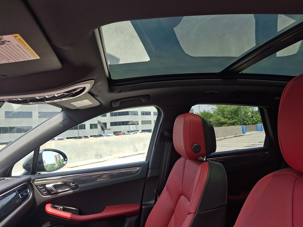 Thumbnail: 2026 Porsche Macan - 17