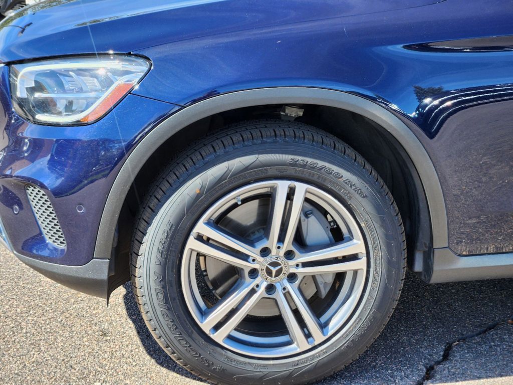 2021 Mercedes-Benz GLC GLC 300 9