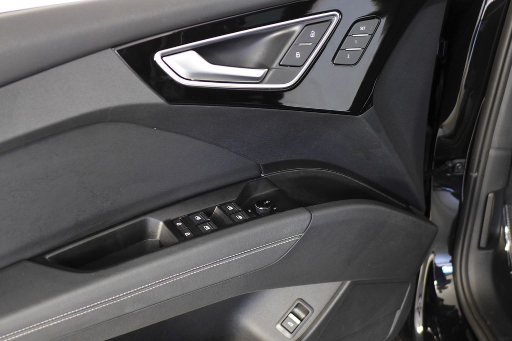 Thumbnail: 2023 Audi Q4 e-tron - 12