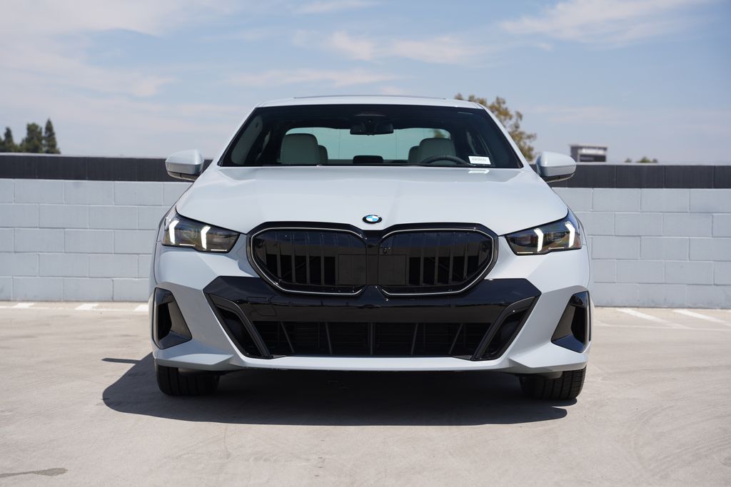 Thumbnail: 2027 BMW 5 Series - 2