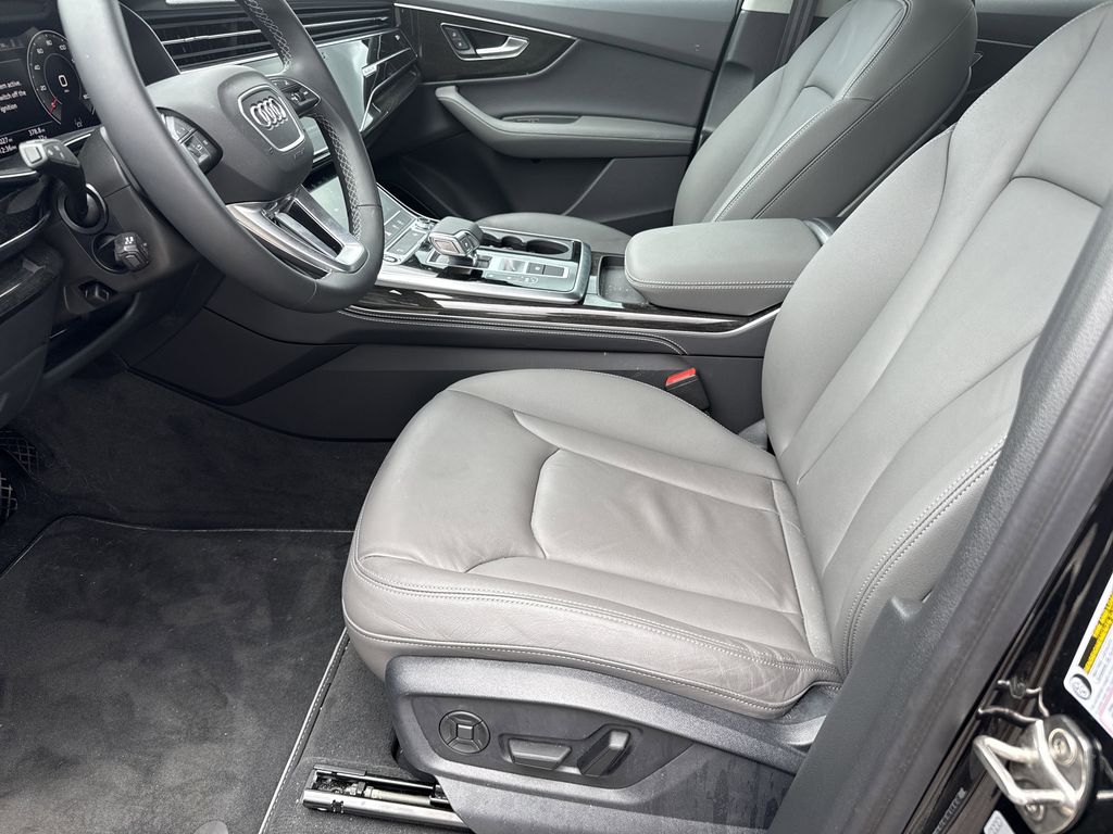 2025 Audi Q7 55 Premium Plus - 8
