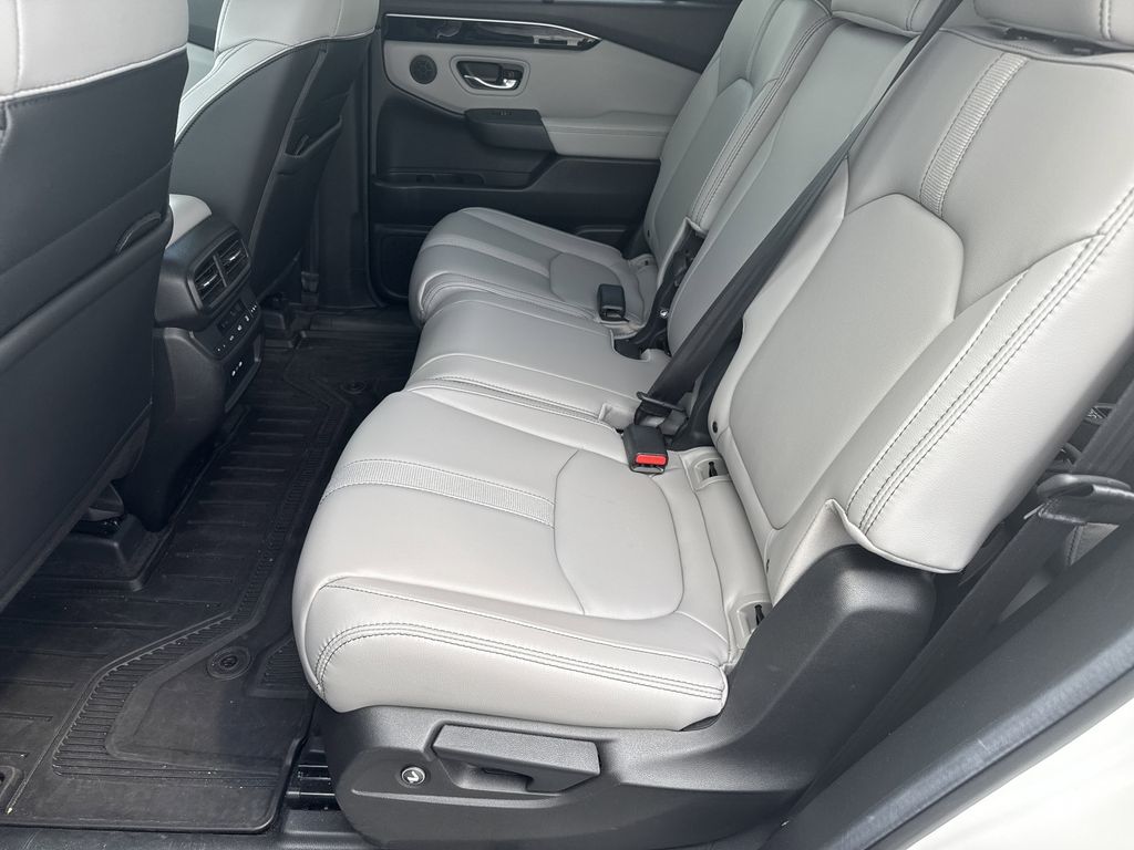 2025 Honda Pilot EX-L White at Community Honda