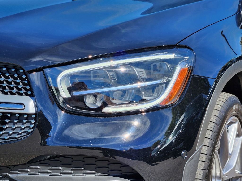 2021 Mercedes-Benz GLC GLC 300 8