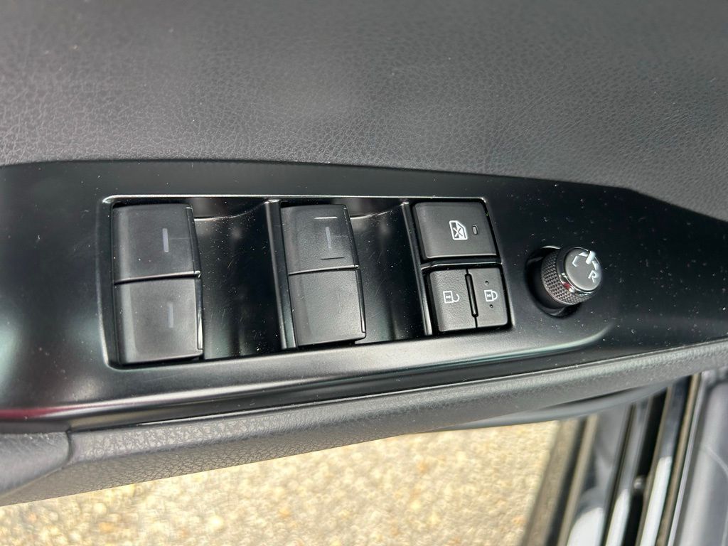 Thumbnail: 2025 Toyota Camry - 17