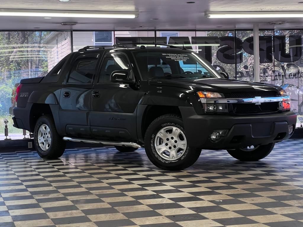 Smokin Asphalt 2004 Chevrolet Avalanche 1500 4WD Pickup Truck Four-Wheel Drive 4-Speed Automatic Overdrive