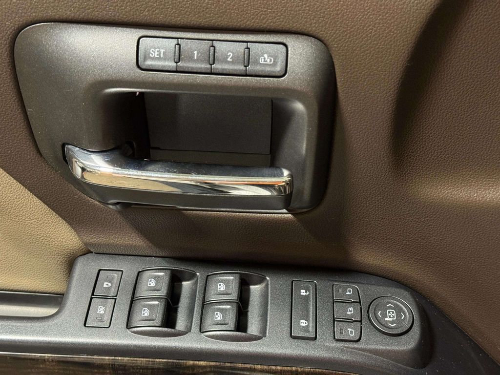 Used 2016 White Frost Tricoat GMC Denali image 20