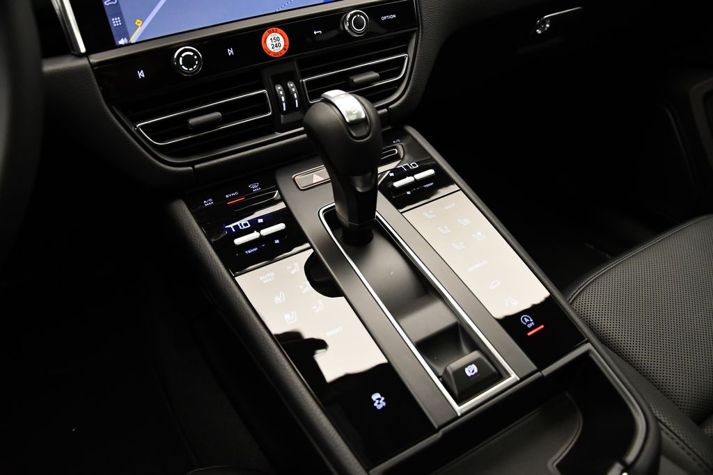 Thumbnail: 2025 Porsche Macan - 28