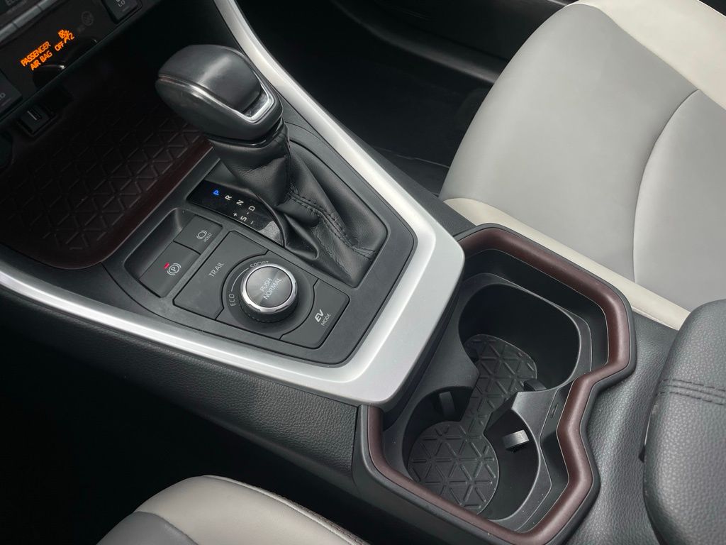 Thumbnail: 2020 Toyota RAV4 - 20