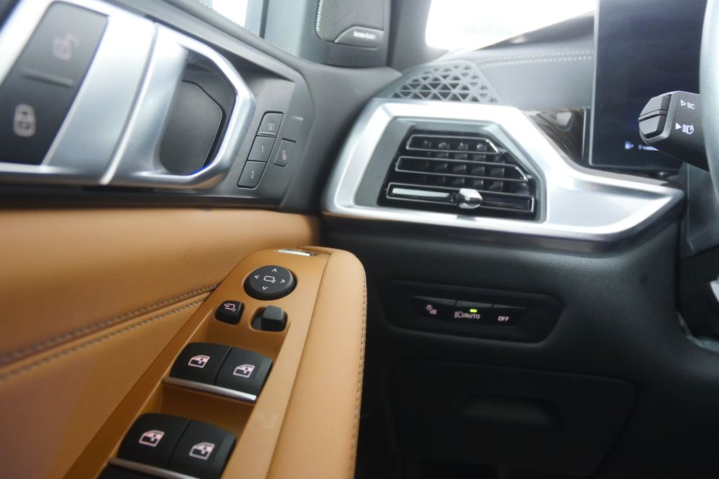 Thumbnail: 2026 BMW X5 - 19