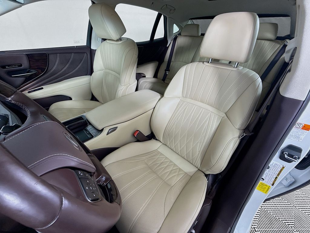 Thumbnail: 2020 Lexus LS - 21