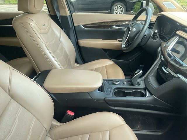 Thumbnail: 2023 Cadillac XT6 - 6