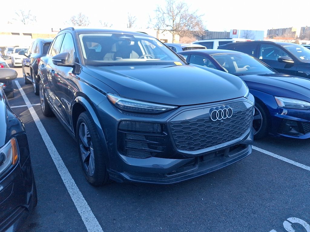 Thumbnail: 2025 Audi Q6 e-tron - 3
