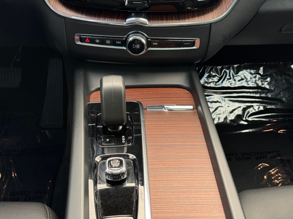 2023 Volvo XC60 B5 Plus photo 21