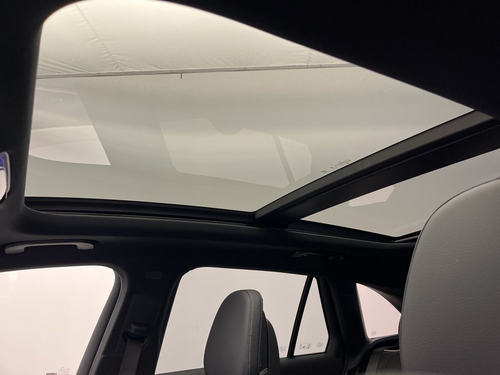 Thumbnail: 2025 Mercedes-Benz GLC - 22