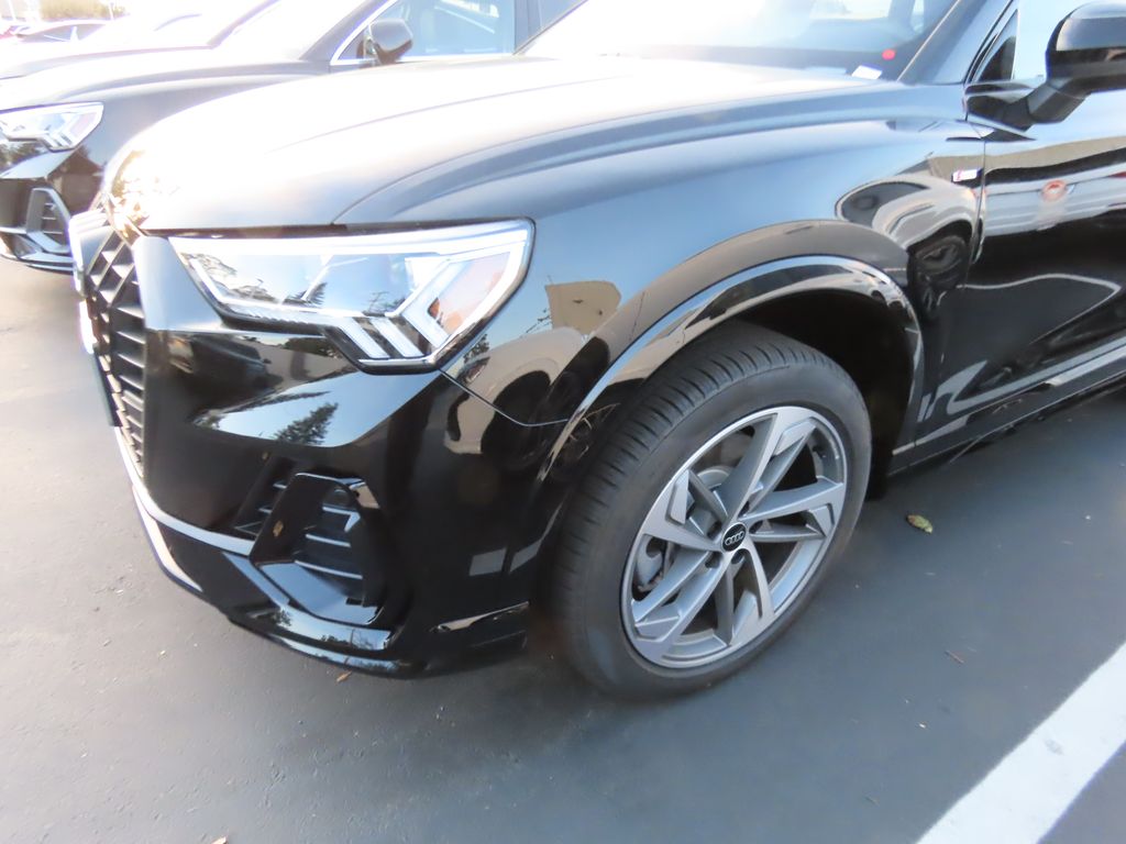 Thumbnail: 2025 Audi Q3 - 2
