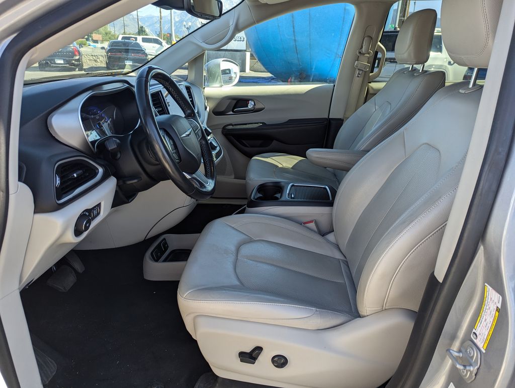 2021 Chrysler Pacifica Touring L 24