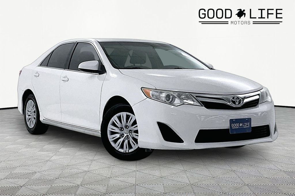 White 2014 Toyota Camry LE Sedan Front-Wheel Drive 6-Speed Automatic