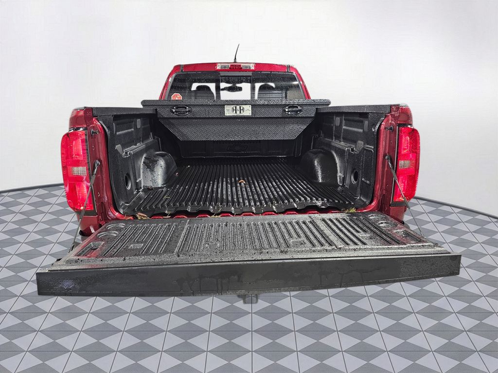 Used 2018 Red Chevrolet Z71 image 16