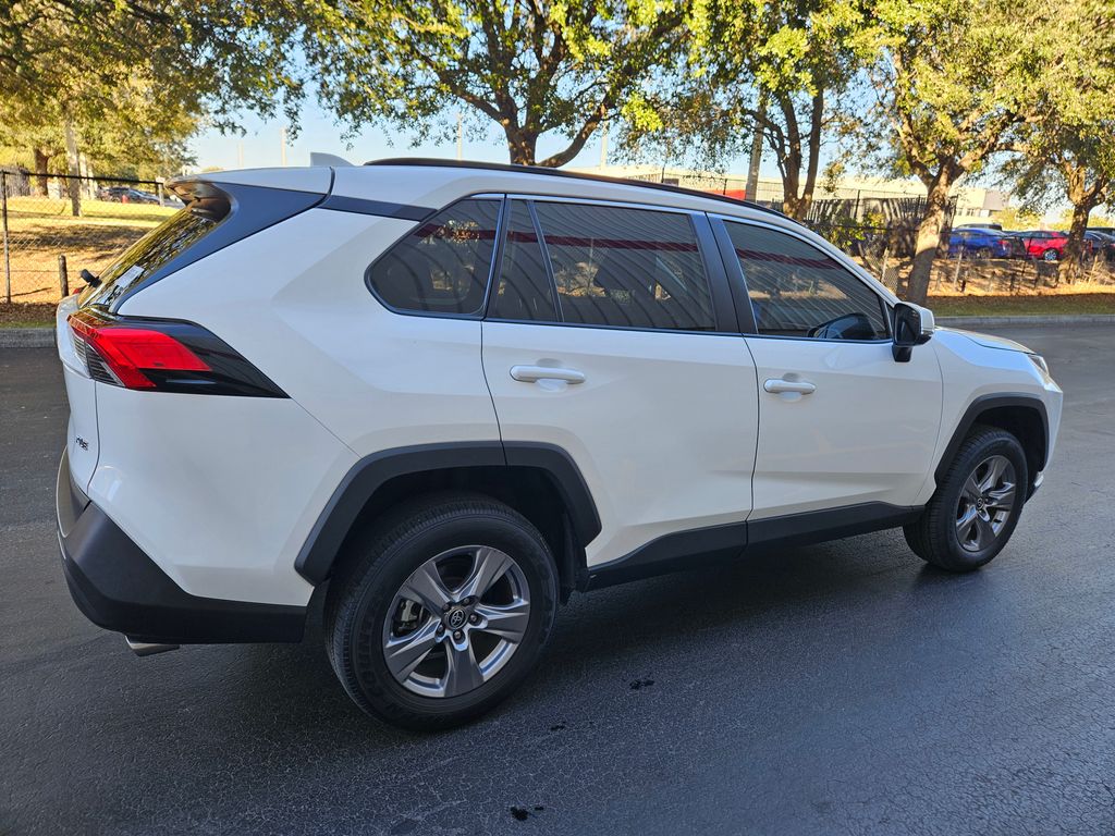 2023 Toyota RAV4 XLE 5