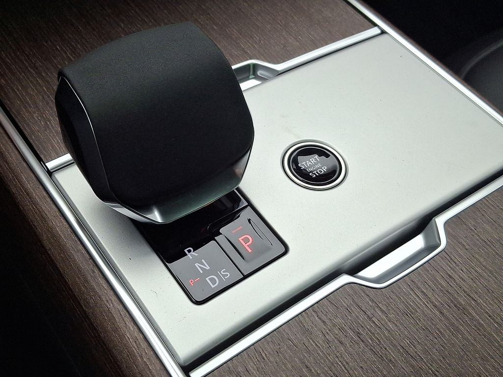 Thumbnail: 2026 Land Rover Range Rover - 12