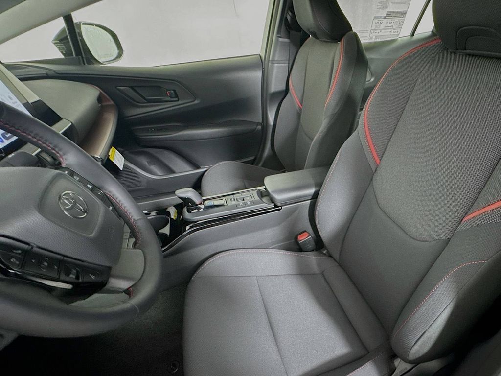 2026 Toyota Prius Plug-in Hybrid SE - Photo 21
