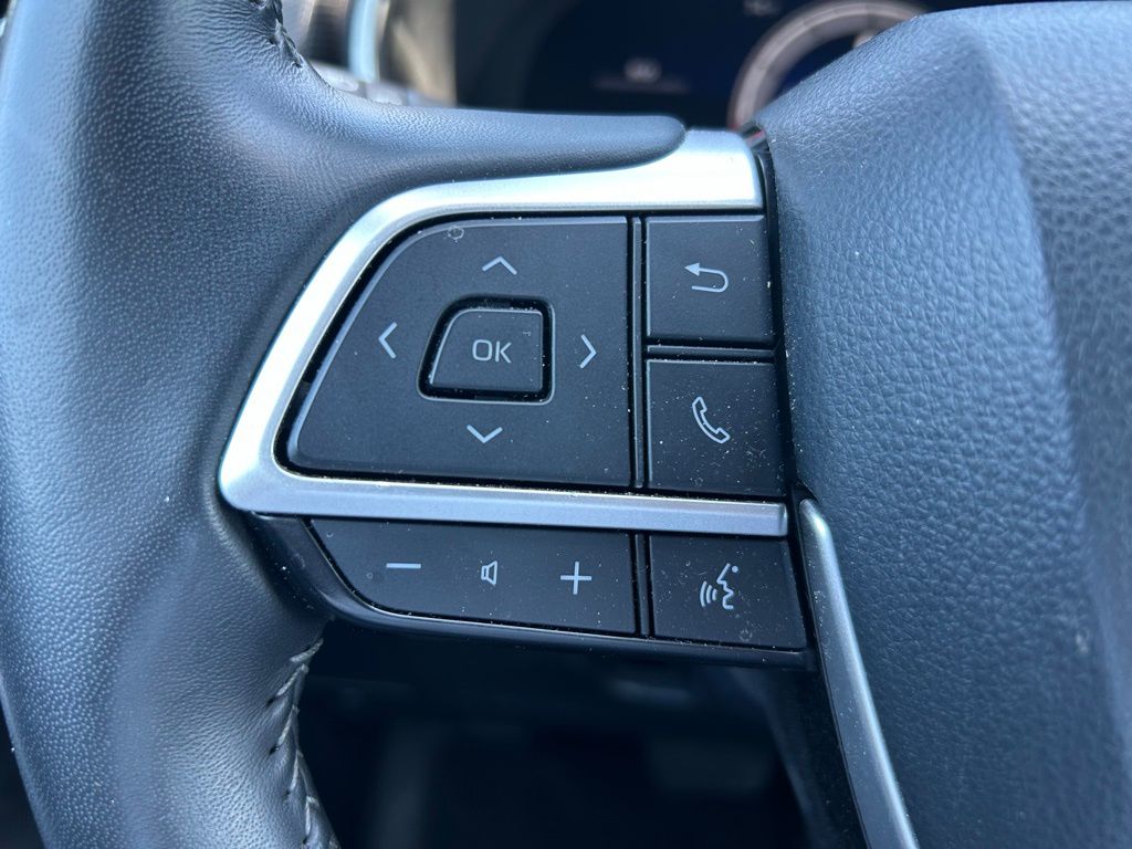 Thumbnail: 2025 Toyota Highlander - 20