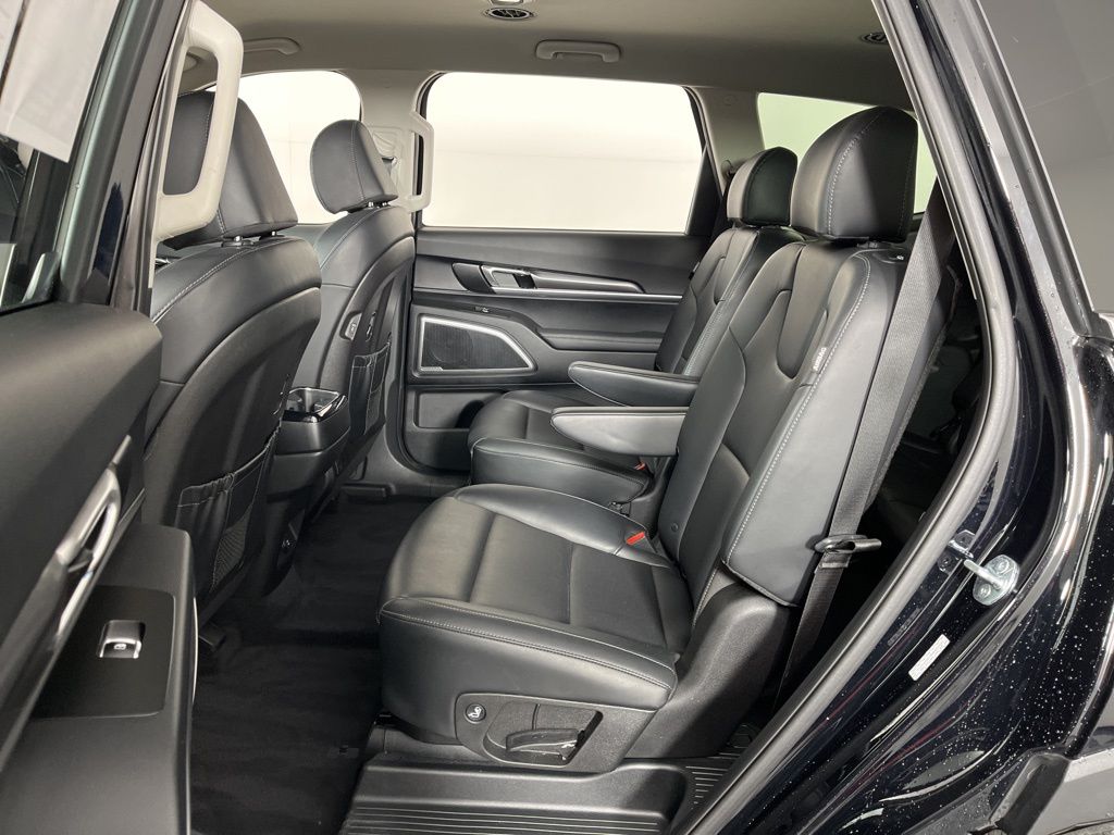 Thumbnail: 2023 Kia Telluride - 23