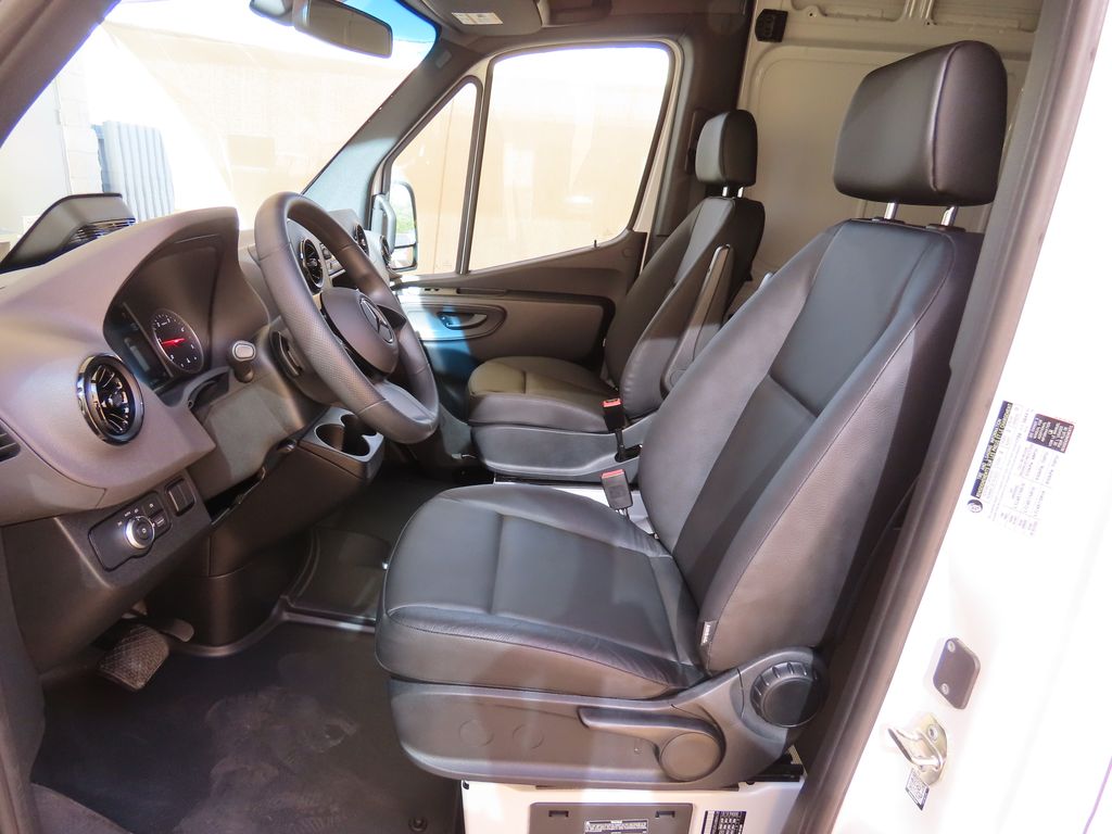 Thumbnail: 2025 Mercedes-Benz Sprinter - 18