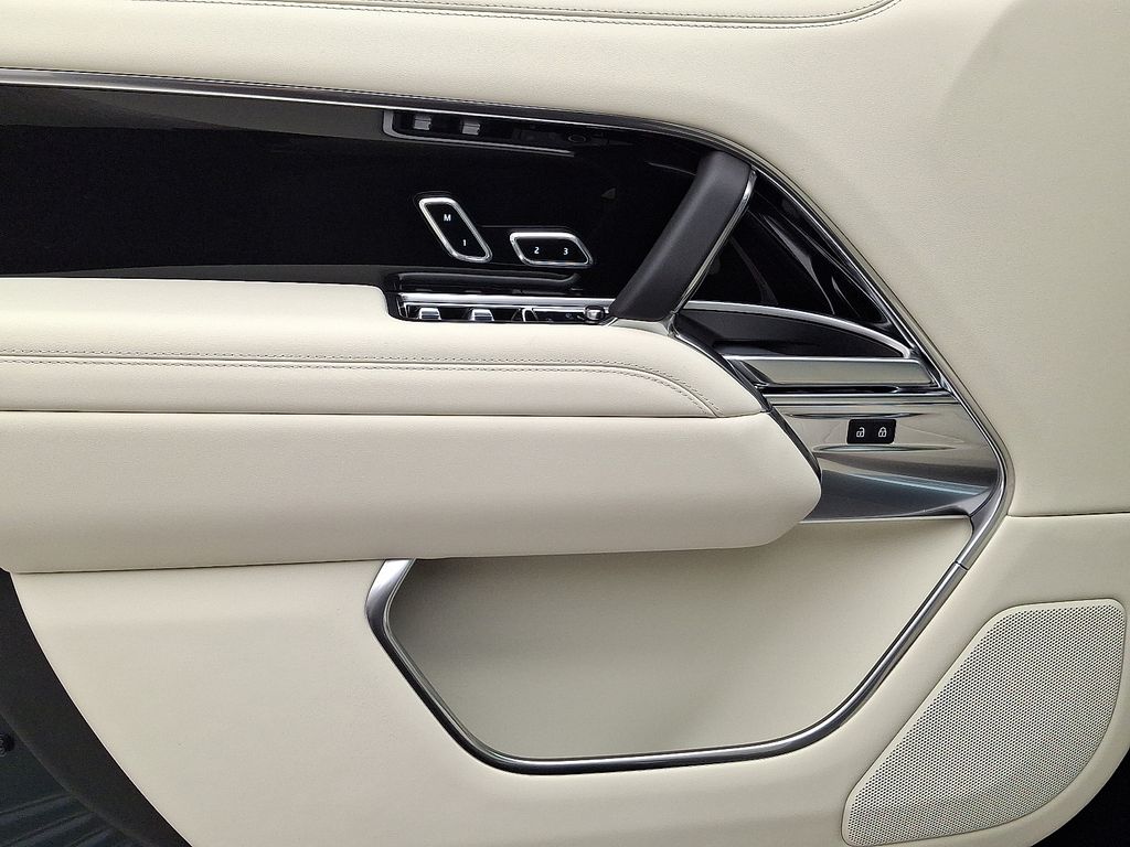 Thumbnail: 2026 Land Rover Range Rover - 9