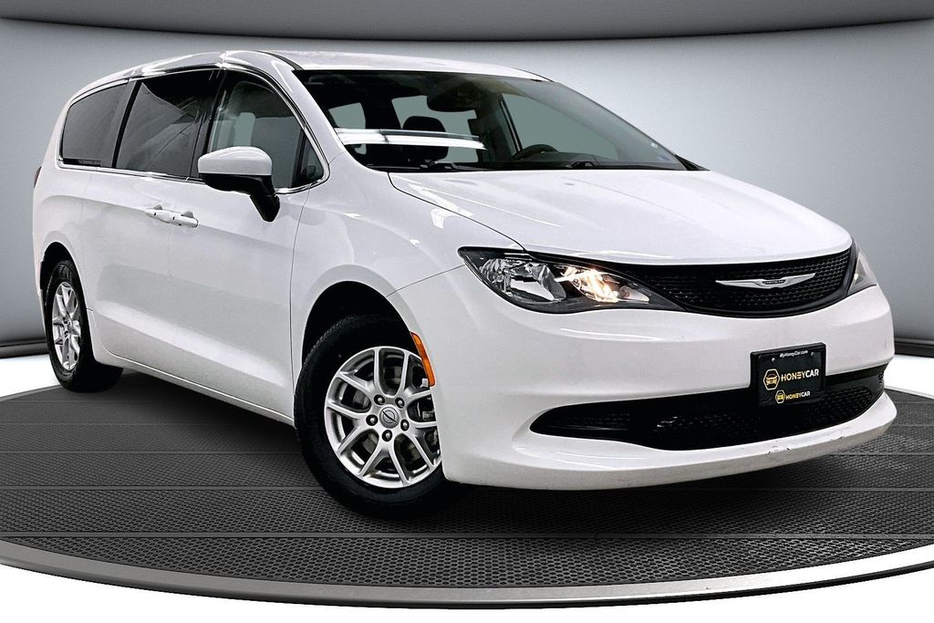 2023 Chrysler Voyager LX FWD