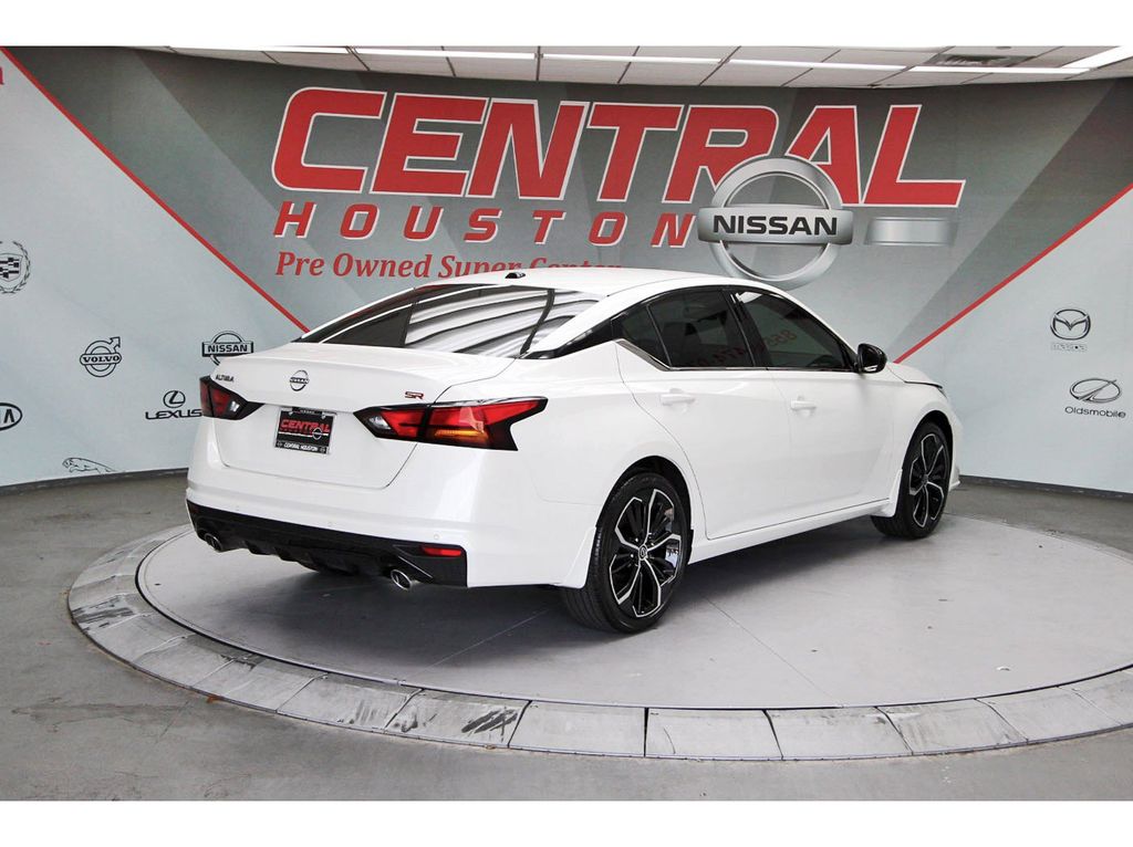 2026 Nissan Altima 2.5 SR White at Central Houston Nissan
