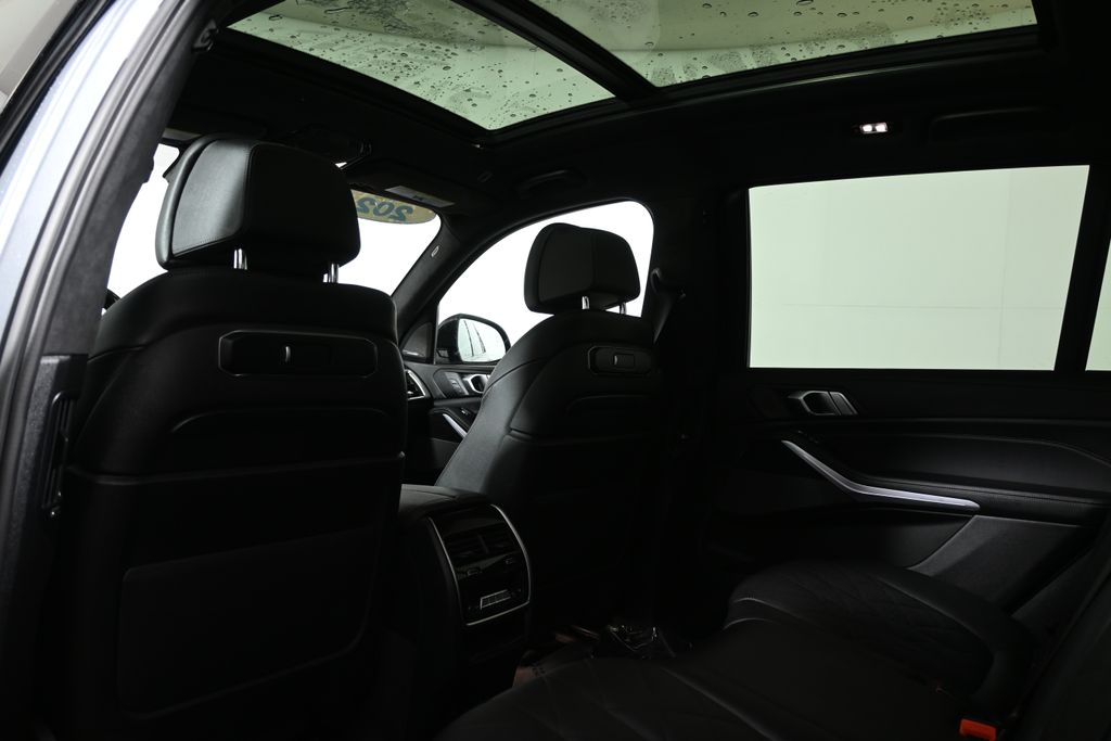 Thumbnail: 2024 BMW X7 - 31