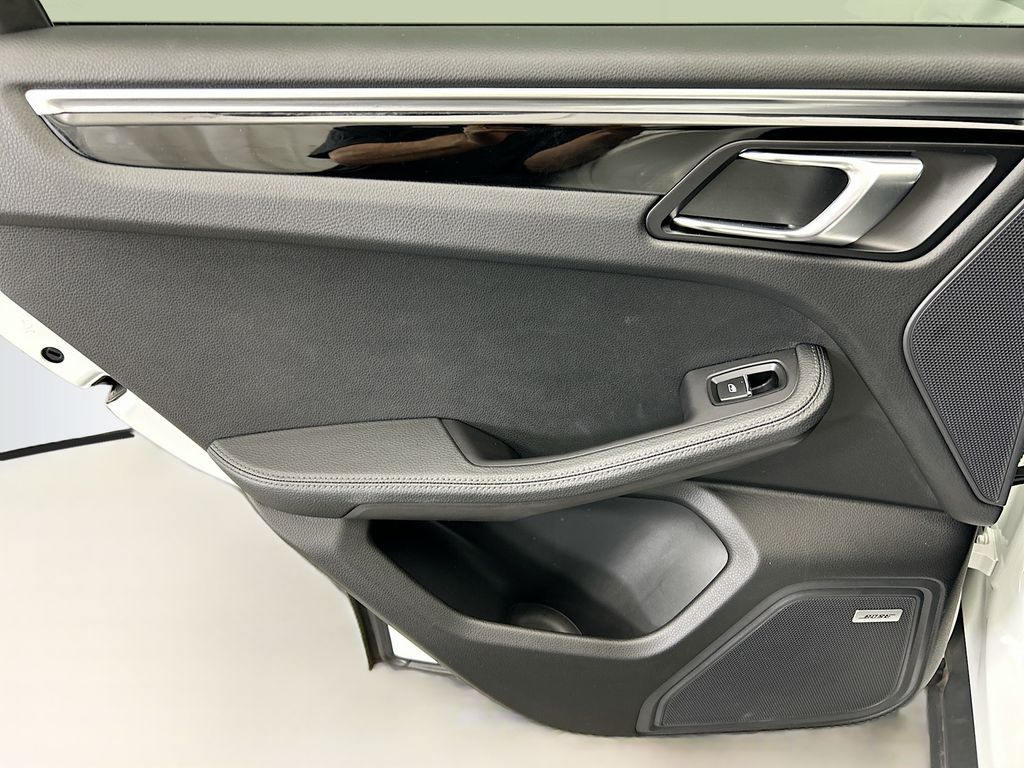 Thumbnail: 2020 Porsche Macan - 27