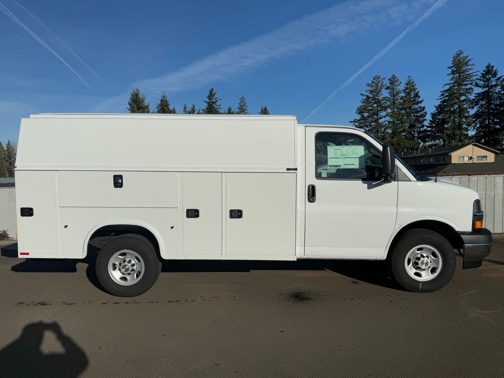 2024 Chevrolet Express 3500 WT