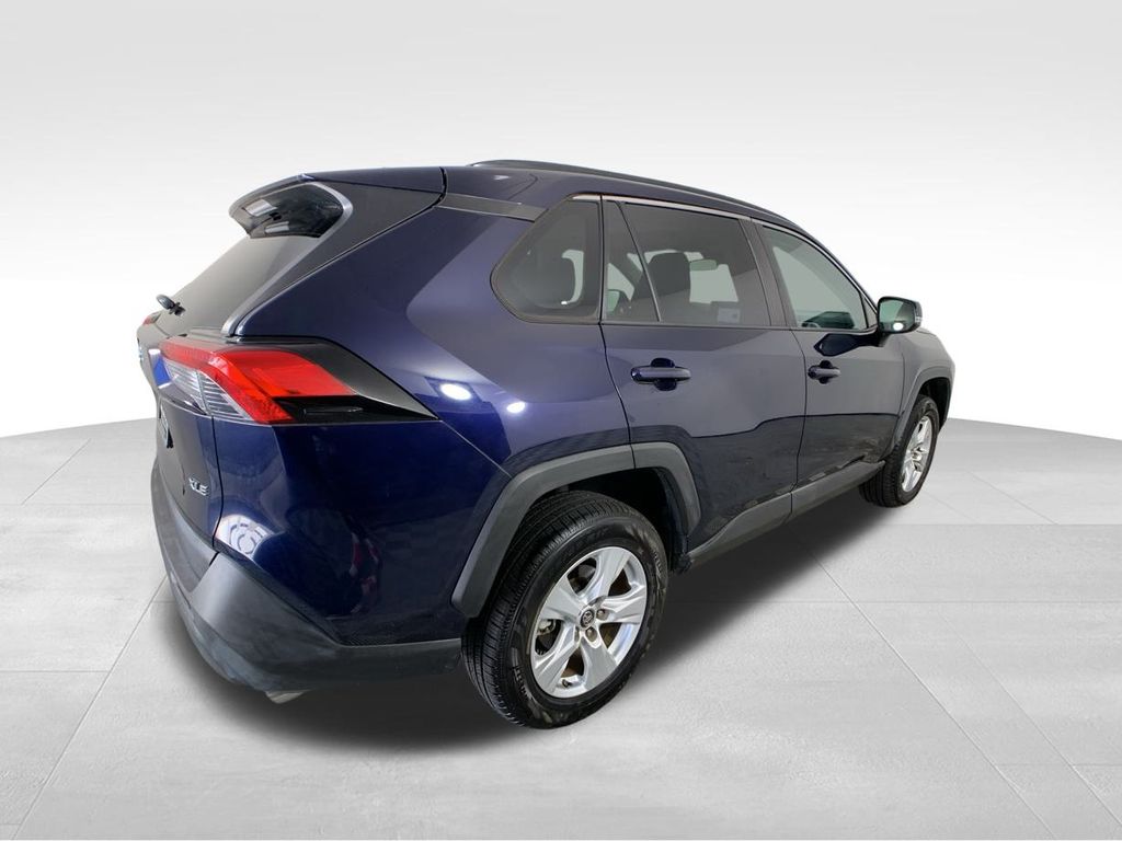 2019 Toyota RAV4 XLE 6