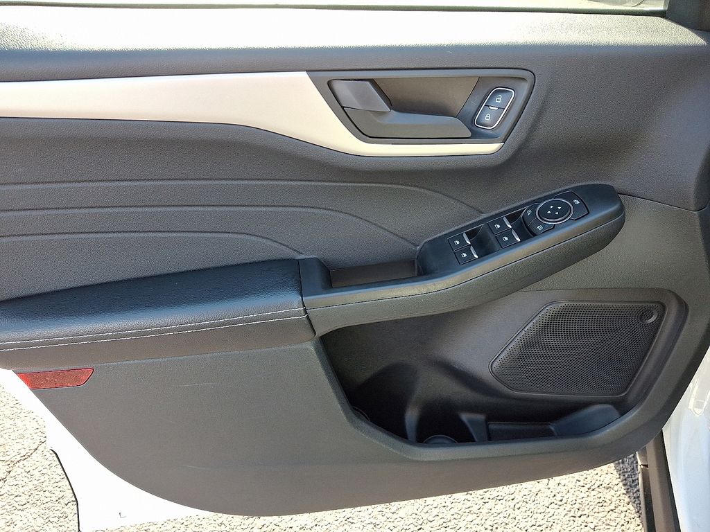 Thumbnail: 2022 Ford Escape - 14