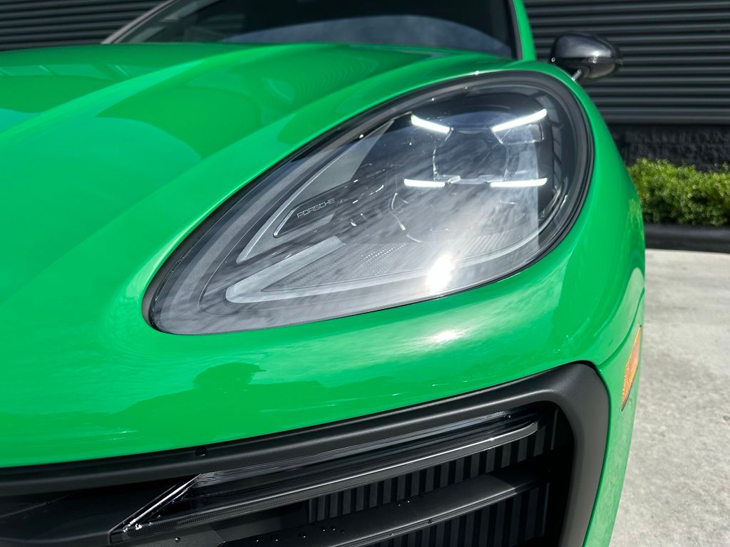 Thumbnail: 2026 Porsche Macan - 9