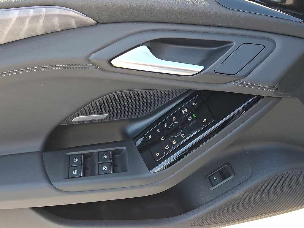 Thumbnail: 2025 Audi e-tron S - 12