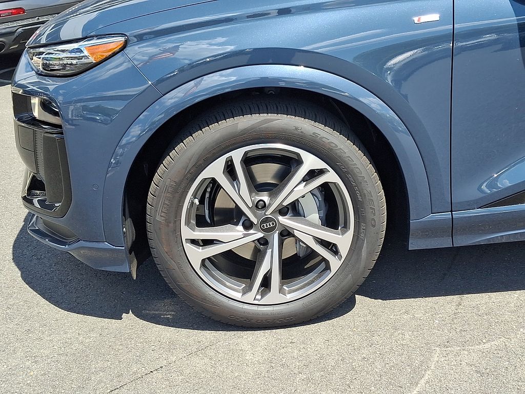 Thumbnail: 2027 Audi Q6 e-tron - 5