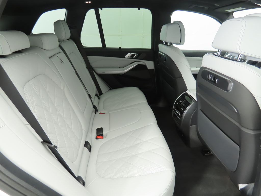 Thumbnail: 2026 BMW X5 - 23