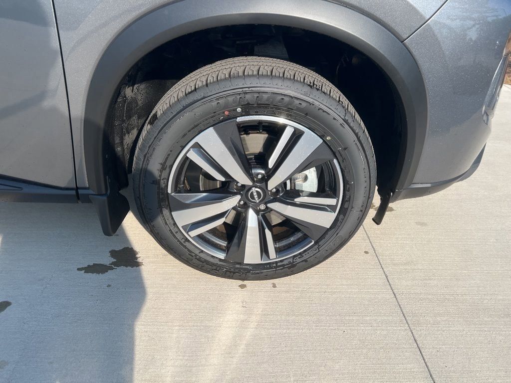 2025 Gun Metallic Nissan Rogue SL FWD SUV
