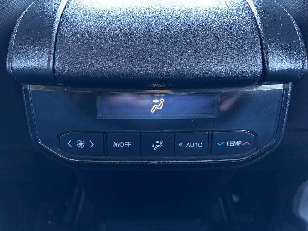 2023 Toyota Highlander L 21