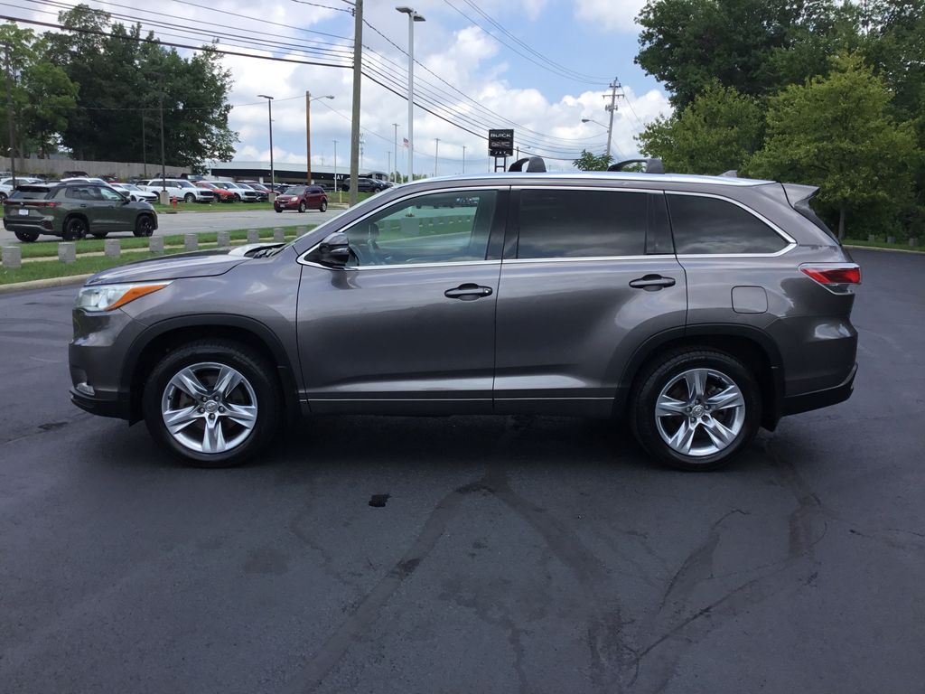 Thumbnail: 2015 Toyota Highlander - 2