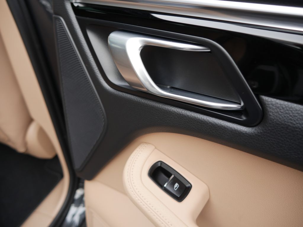 Thumbnail: 2023 Porsche Macan - 31